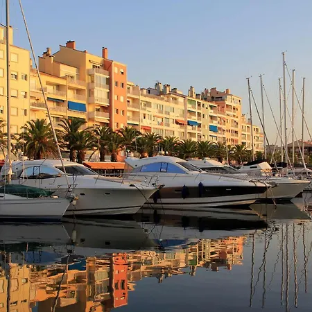 Hyephi T2 Pour 4 Personnes Dans Avec Piscine - Port Apartman Hyères