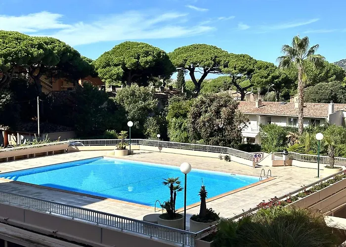 Hyephi T2 Pour 4 Personnes Dans Avec Piscine - Port Apartman Hyères