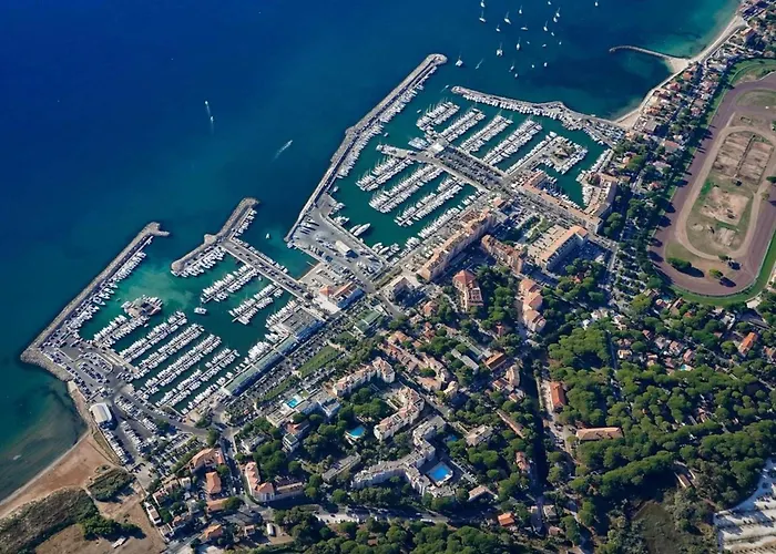 Apartment Hyephi T2 Pour 4 Personnes Dans Avec Piscine - Port Hyeres